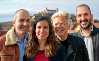 Das Entrepreneurial KI-Didaktik-Team aus der THWS Business School und dem Bulgarischen Startup icanpreneur: THWS-Studiengangleiter Prof. Dr. Harald Bolsinger, Gergana Krusteva (icanpreneur), THWS-Lehrbeauftragter Bernd Hanheiser, Emil Tabakov (icanpreneur) (Photo: AI-edited, Gergana Krusteva)