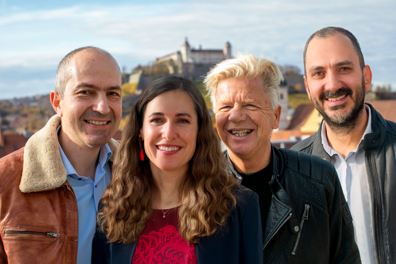 Das Entrepreneurial KI-Didaktik-Team aus der THWS Business School und dem Bulgarischen Startup icanpreneur: THWS-Studiengangleiter Prof. Dr. Harald Bolsinger, Gergana Krusteva (icanpreneur), THWS-Lehrbeauftragter Bernd Hanheiser, Emil Tabakov (icanpreneur) (Photo: AI-edited, Gergana Krusteva)