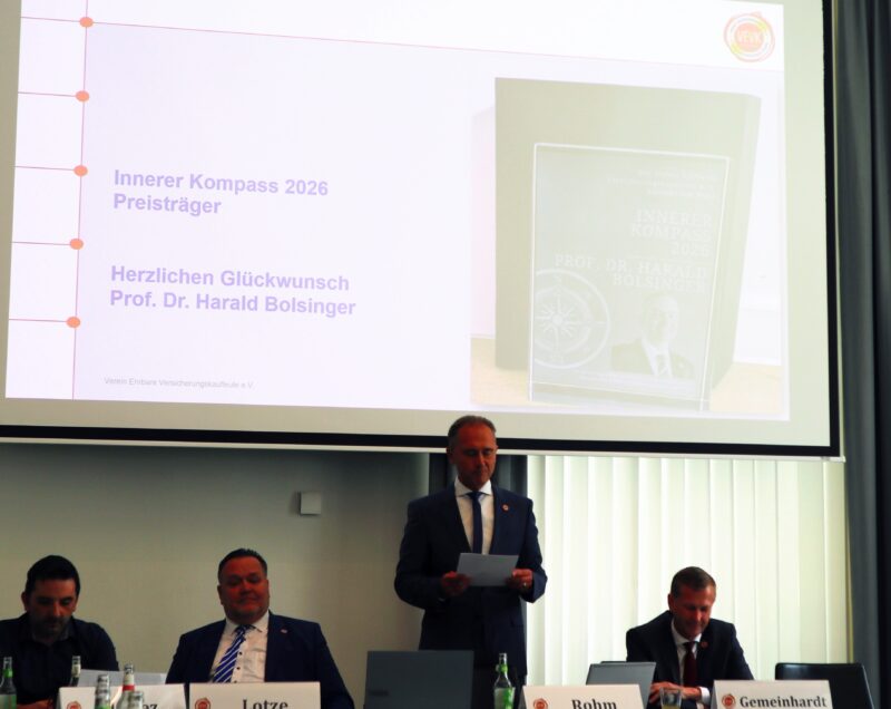 Präsident Jürgen Rohm bei der Laudatio für den Preisträger des Inneren Kompass 2026